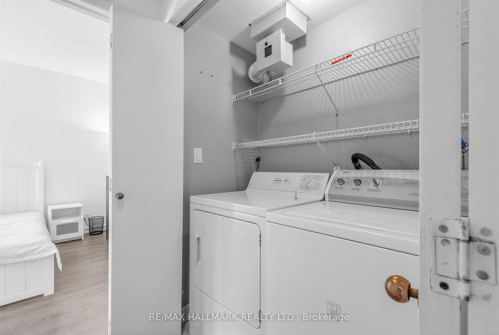 3 Duplex Avenue, Unit 102 thumbnail 24