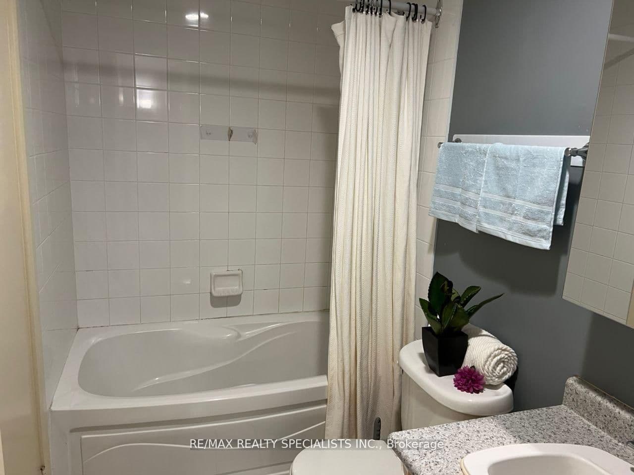 700 King Street W, Unit 519 thumbnail 17