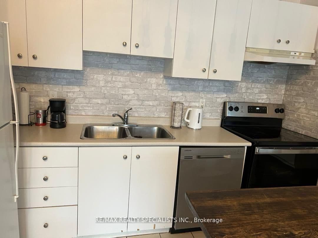 700 King Street W, Unit 519 thumbnail 3