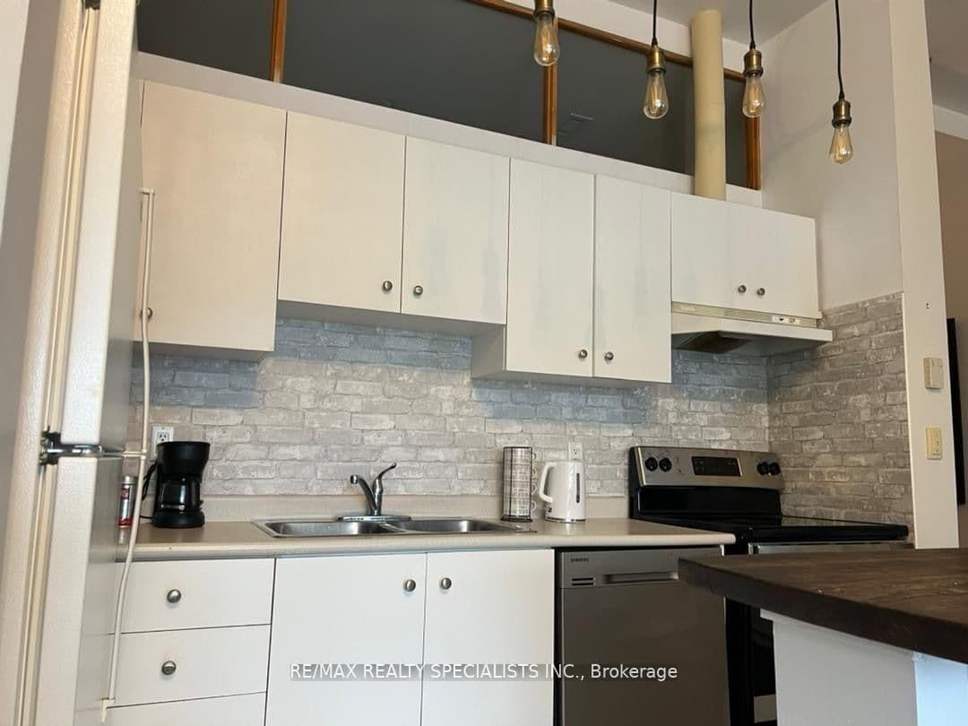 700 King Street W, Unit 519 thumbnail 5