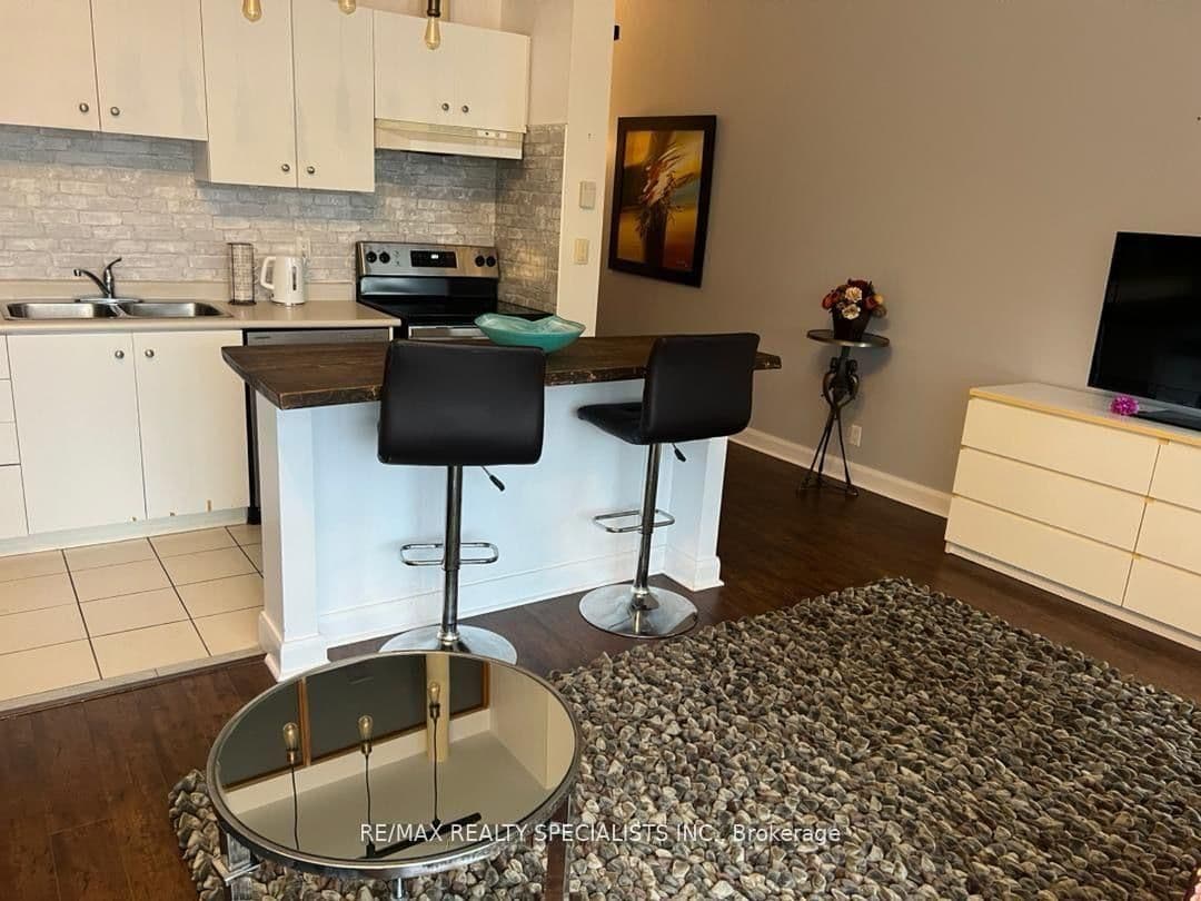 700 King Street W, Unit 519 thumbnail 8
