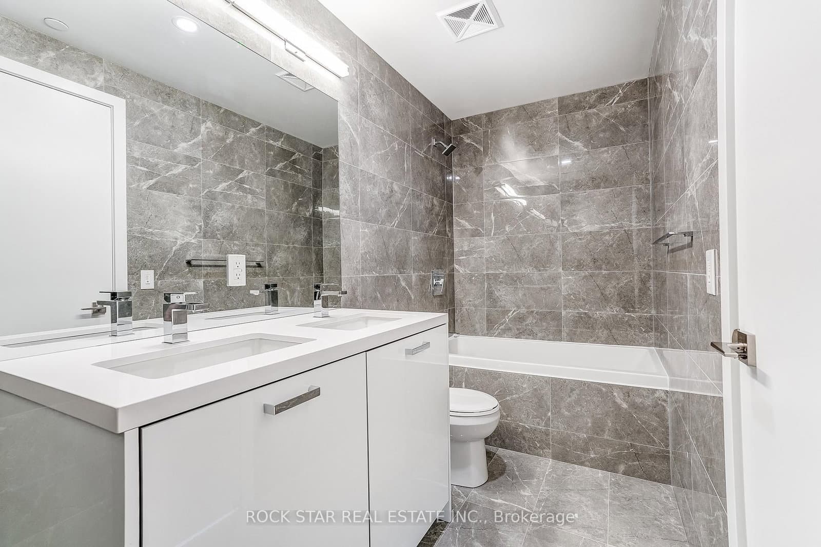 284 King Street E, Unit 2802 thumbnail 31
