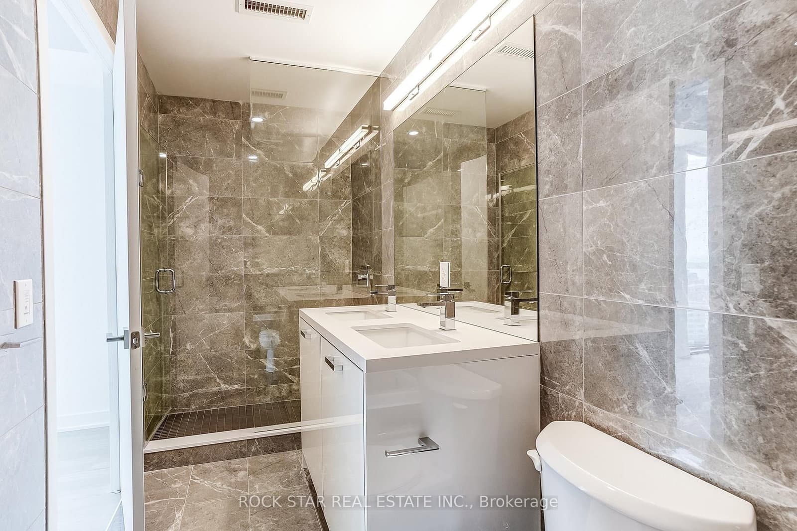284 King Street E, Unit 2802 thumbnail 32