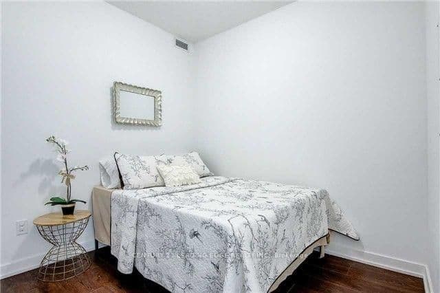 121 McMahon Drive, Unit 2010 thumbnail 9