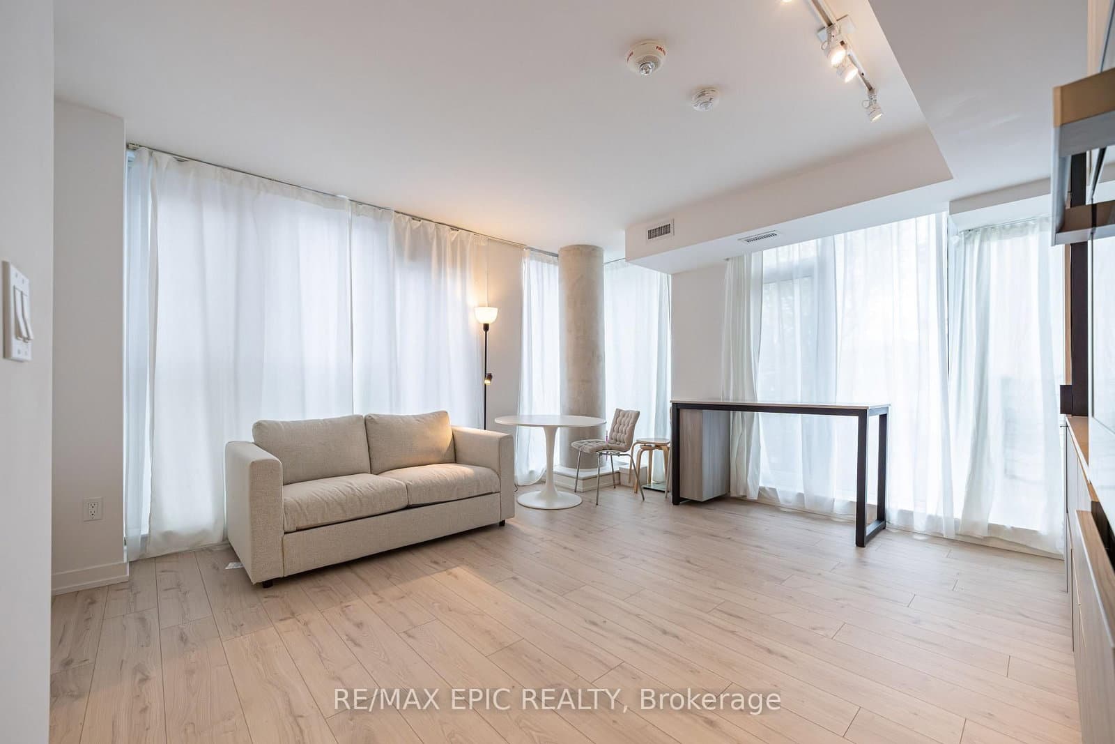 2 Augusta Avenue, Unit 302 thumbnail 13