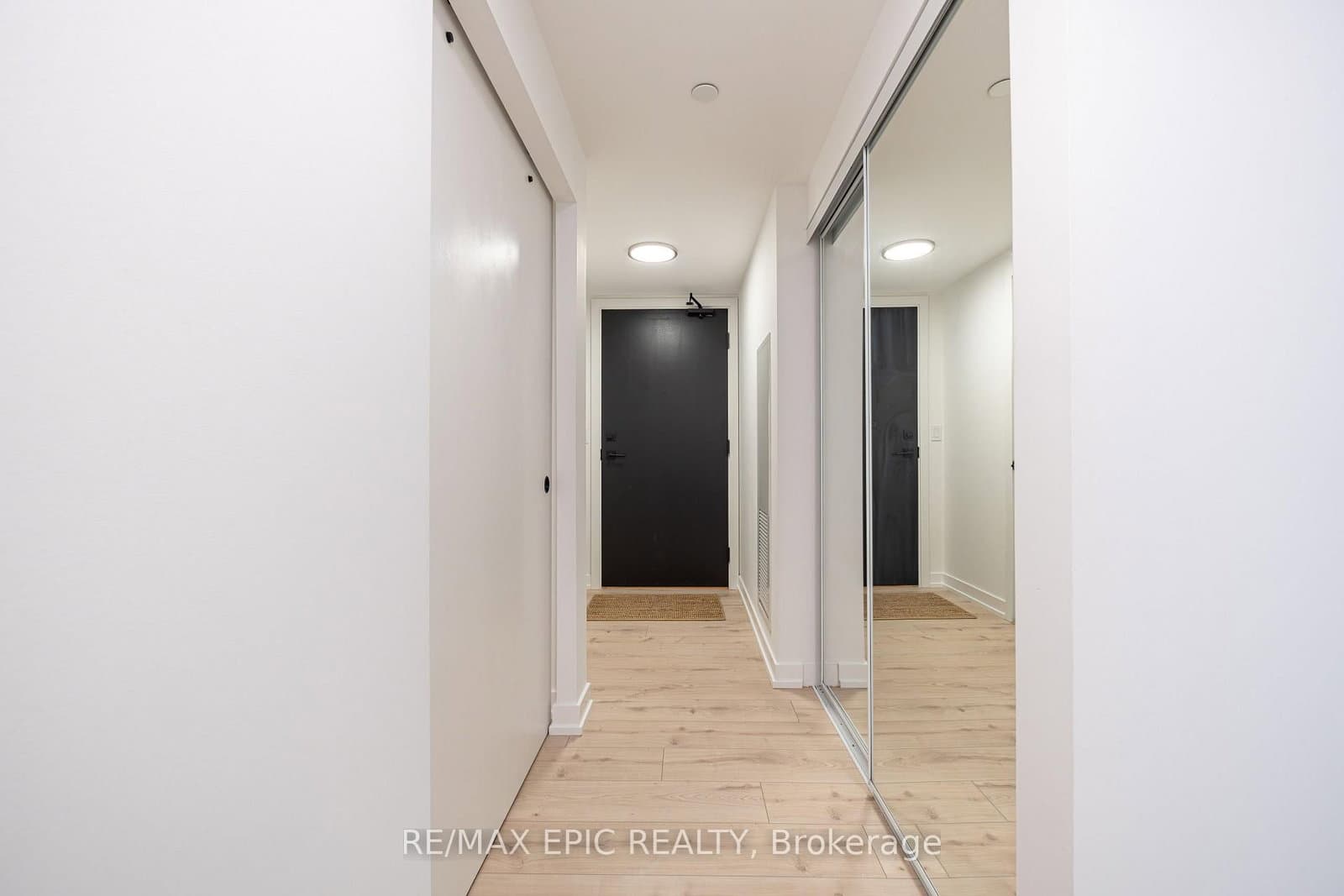 2 Augusta Avenue, Unit 302 thumbnail 4