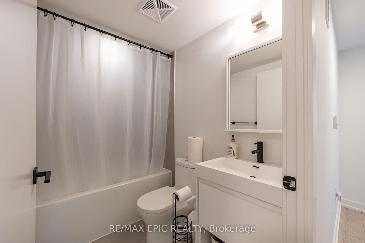 2 Augusta Avenue, Unit 302 thumbnail 9