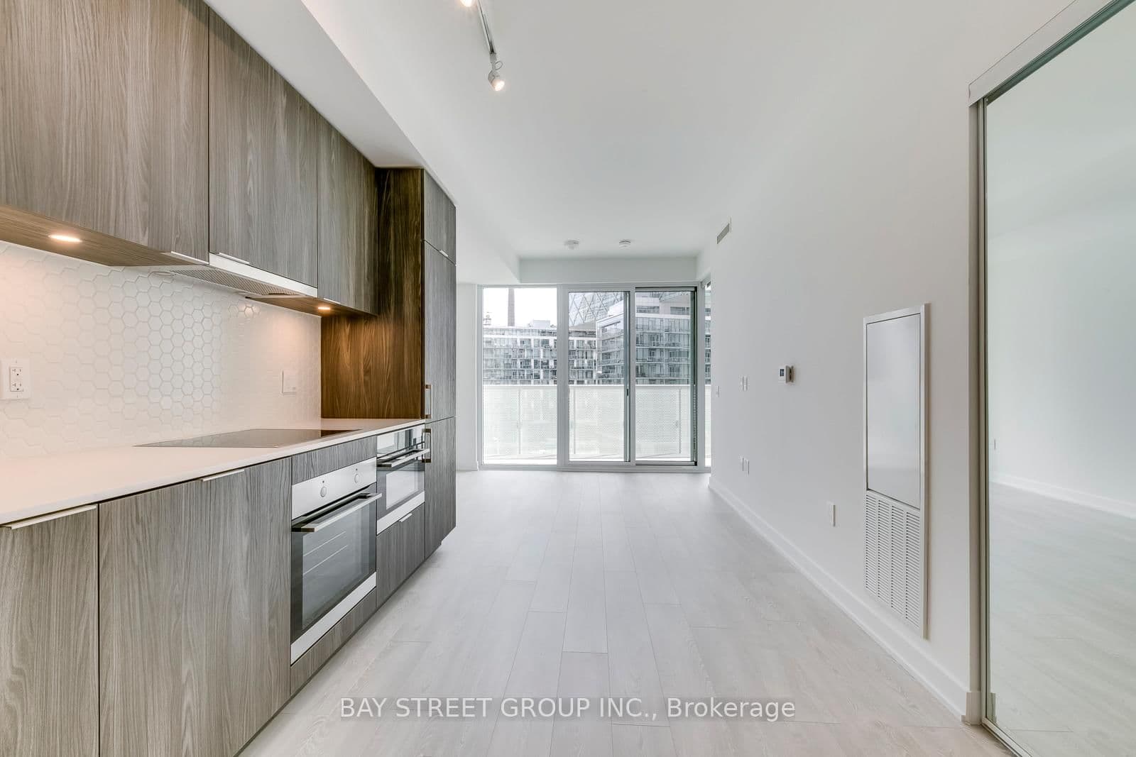 15 Queens Quay E, Unit 624 thumbnail 10