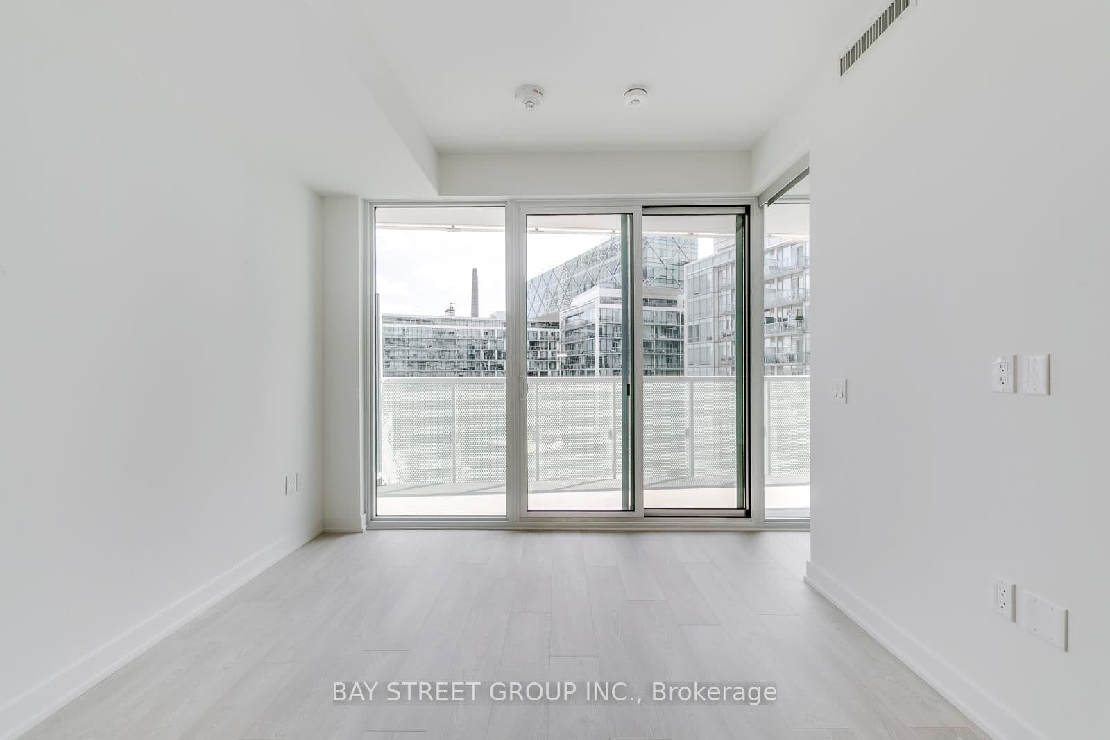 15 Queens Quay E, Unit 624 thumbnail 12