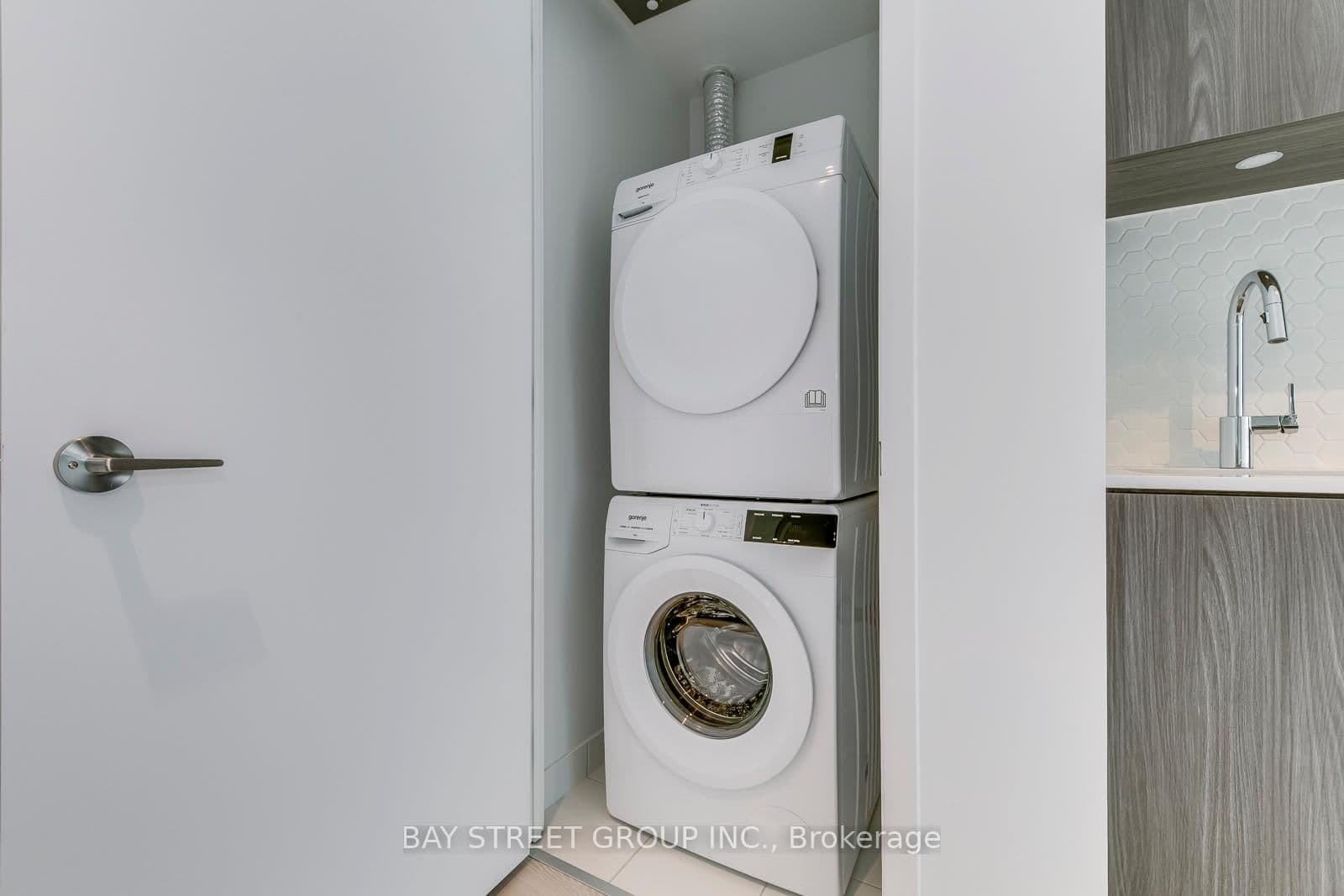 15 Queens Quay E, Unit 624 thumbnail 17