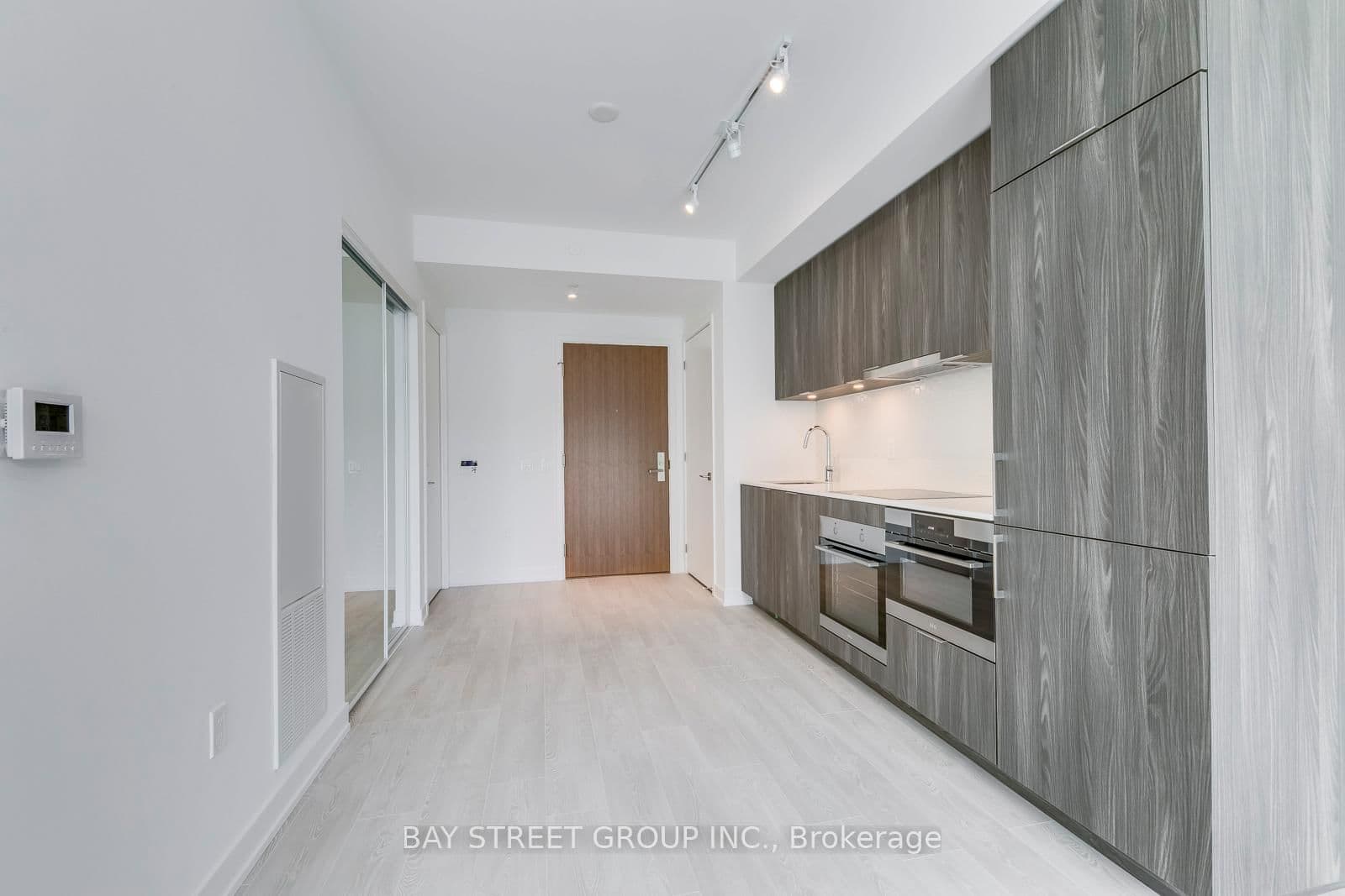 15 Queens Quay E, Unit 624 thumbnail 4