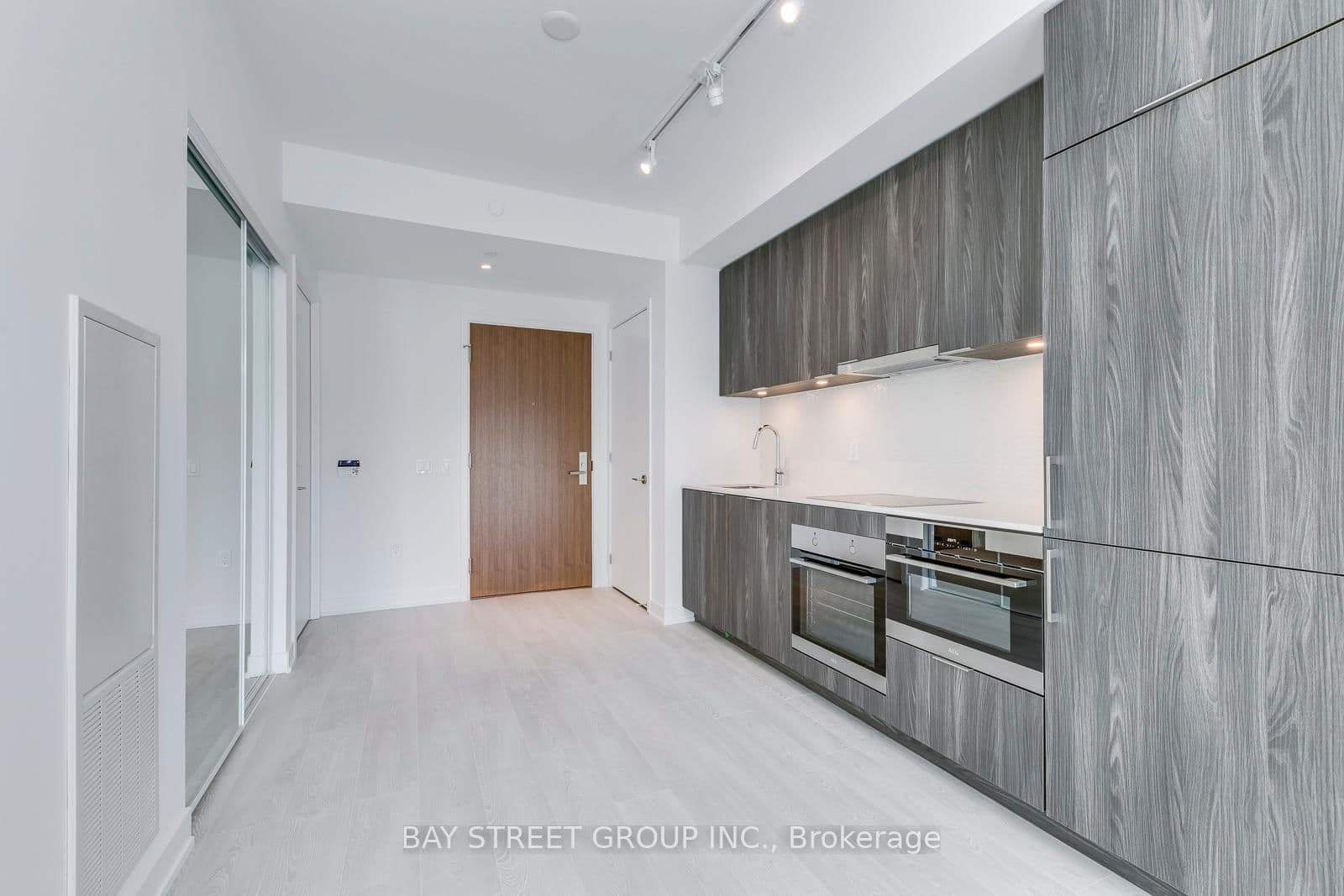 15 Queens Quay E, Unit 624 thumbnail 6