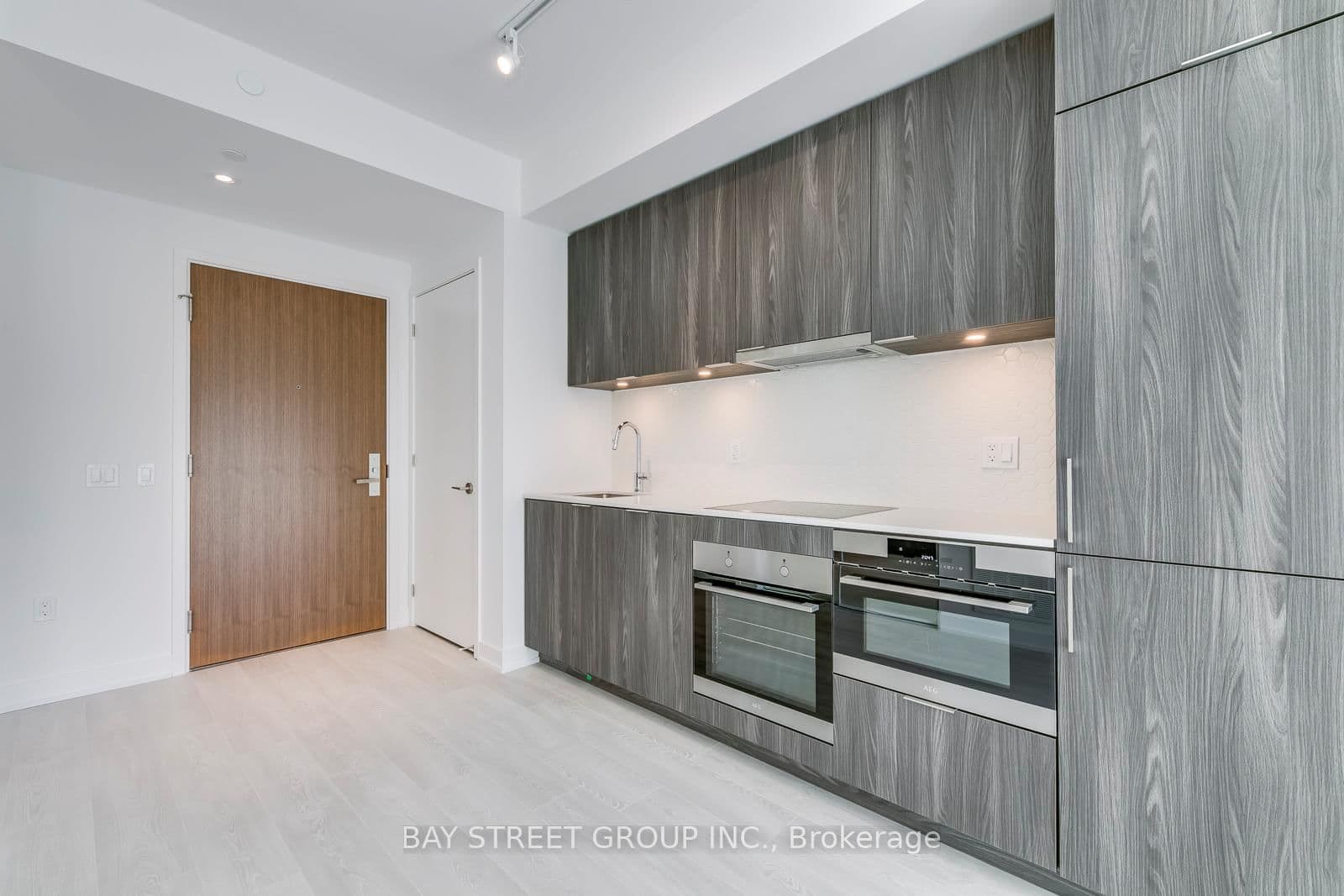 15 Queens Quay E, Unit 624 thumbnail 7