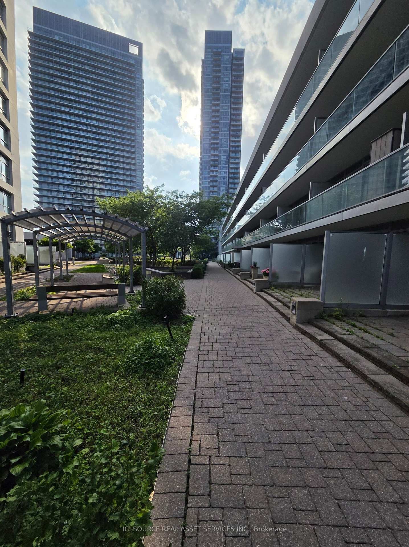 2035 Sheppard Avenue E, Unit 221 thumbnail 2