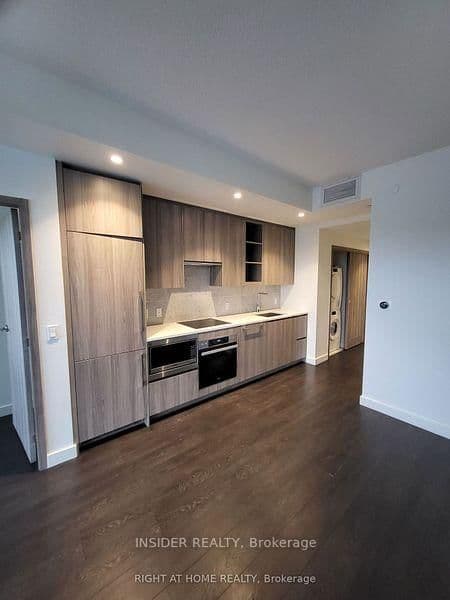 95 McMahon Drive, Unit 605 thumbnail 3