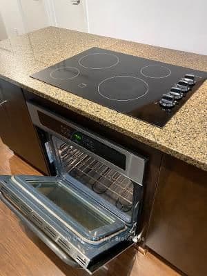112 George Street, Unit Th102 thumbnail 3