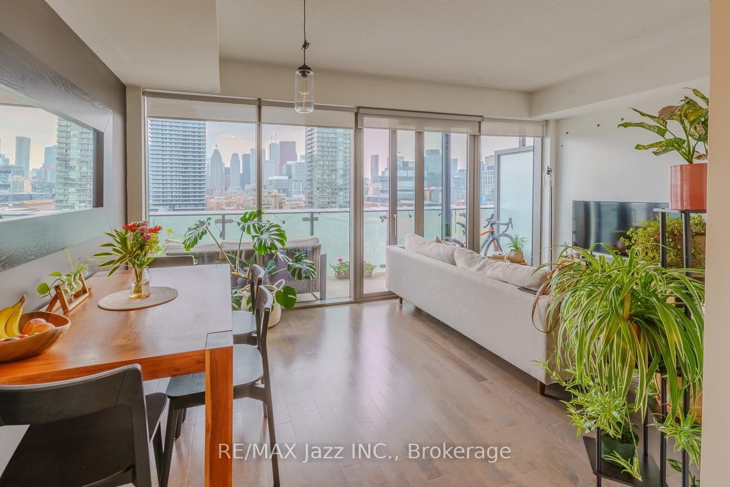 70 Distillery Lane, Unit 1409 thumbnail 3