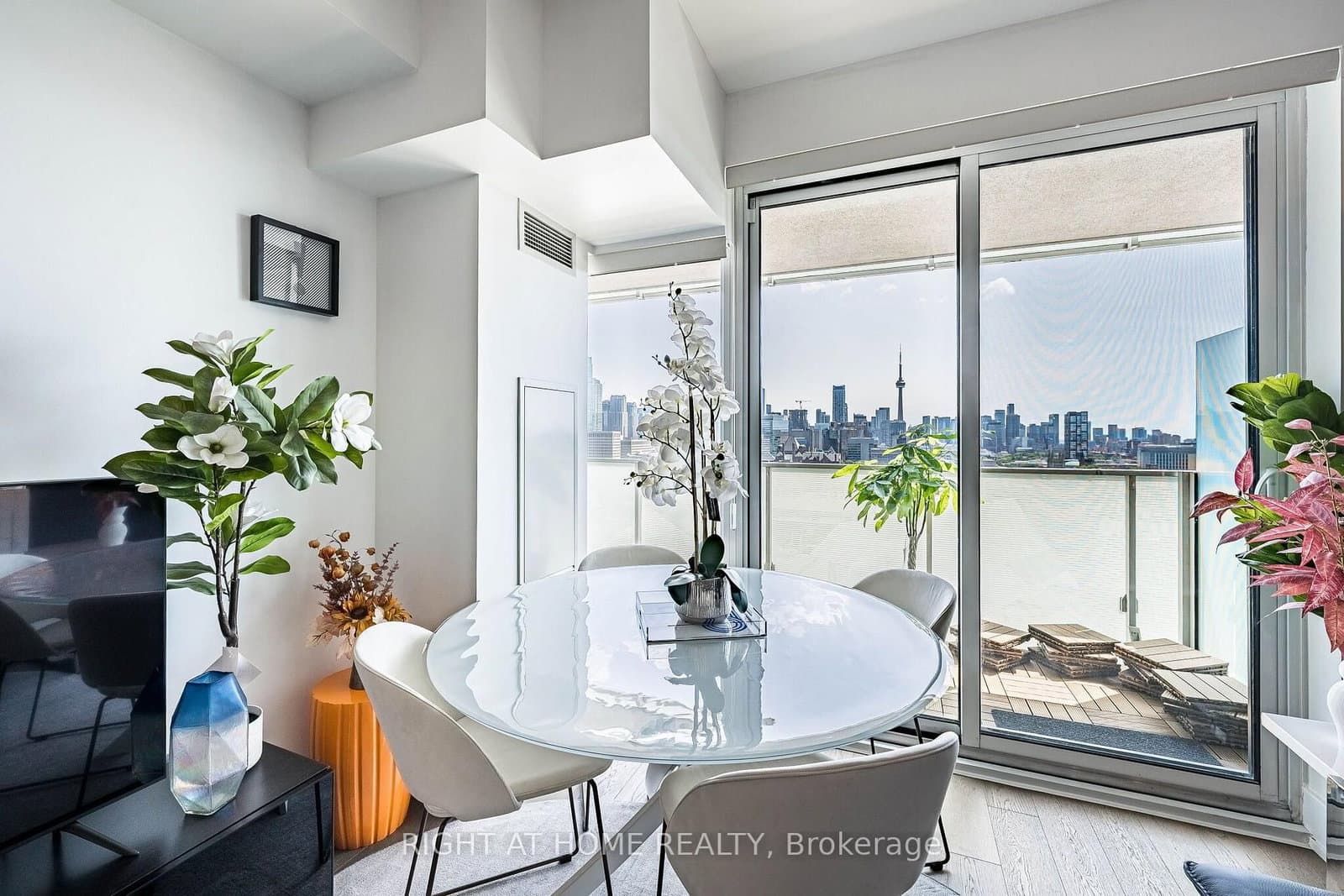 200 Bloor Street W, Unit 1604 thumbnail 19