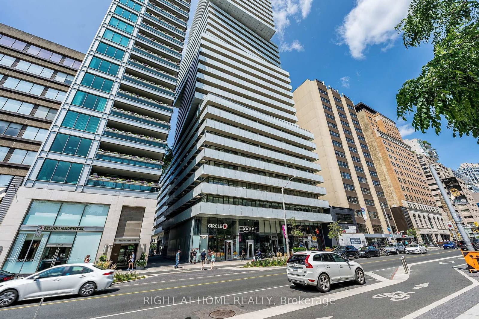 200 Bloor Street W, Unit 1604 thumbnail 2