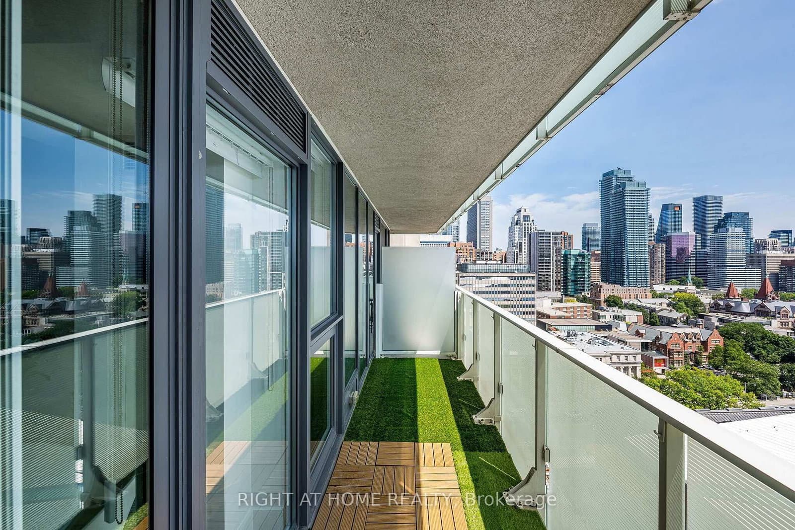 200 Bloor Street W, Unit 1604 thumbnail 32