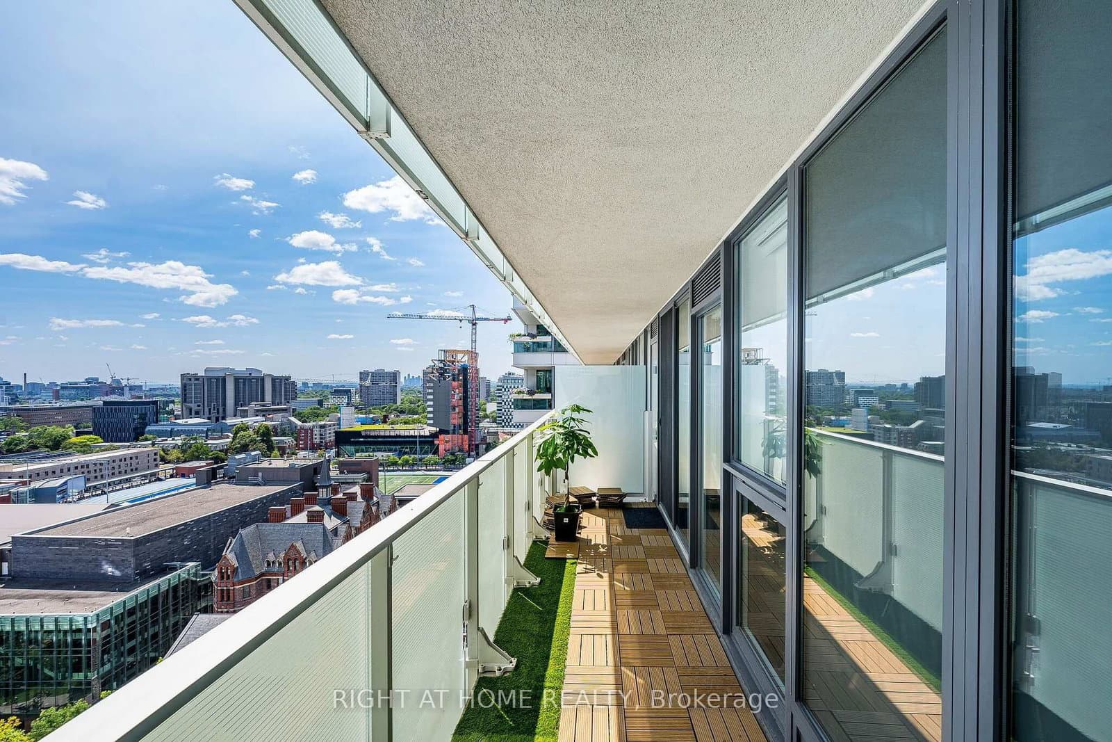 200 Bloor Street W, Unit 1604 thumbnail 33