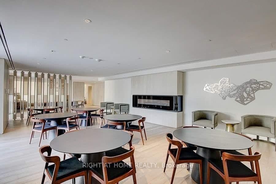 200 Bloor Street W, Unit 1604 thumbnail 38
