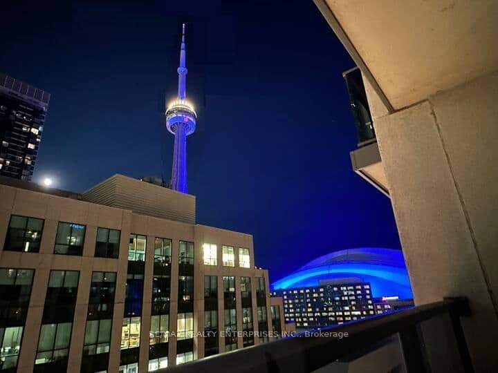 20 Blue Jays Way, Unit 909 thumbnail 10