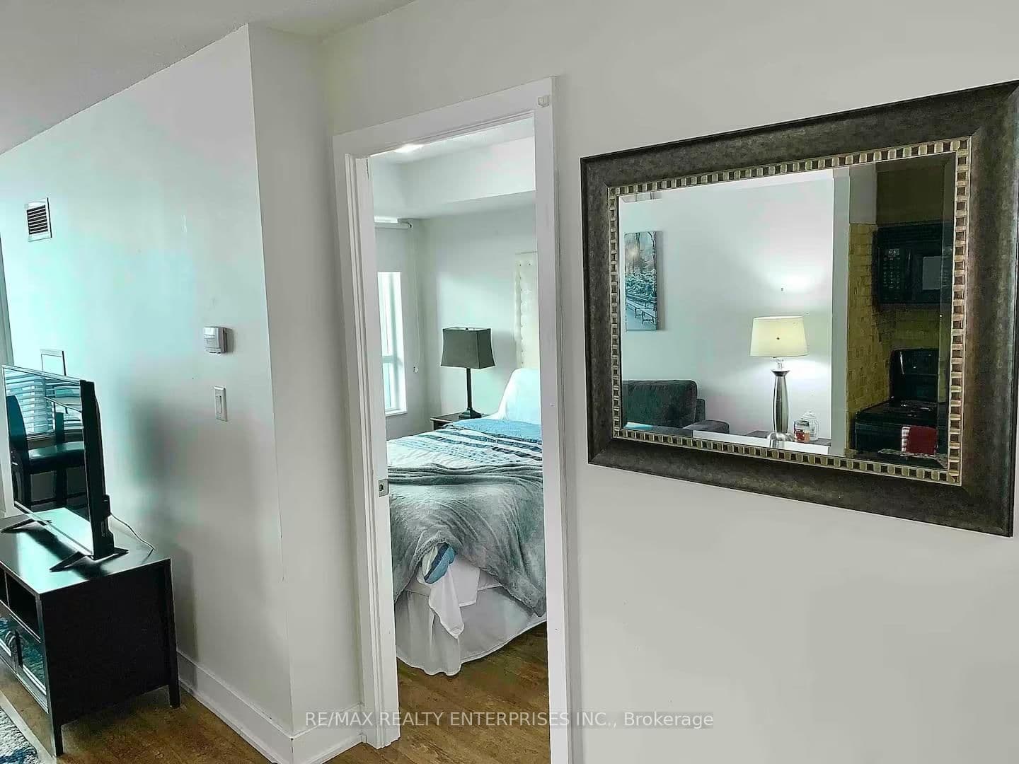 20 Blue Jays Way, Unit 909 thumbnail 13