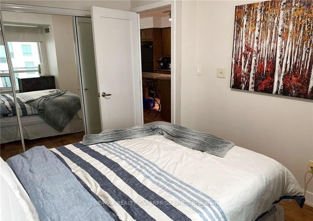 20 Blue Jays Way, Unit 909 thumbnail 15