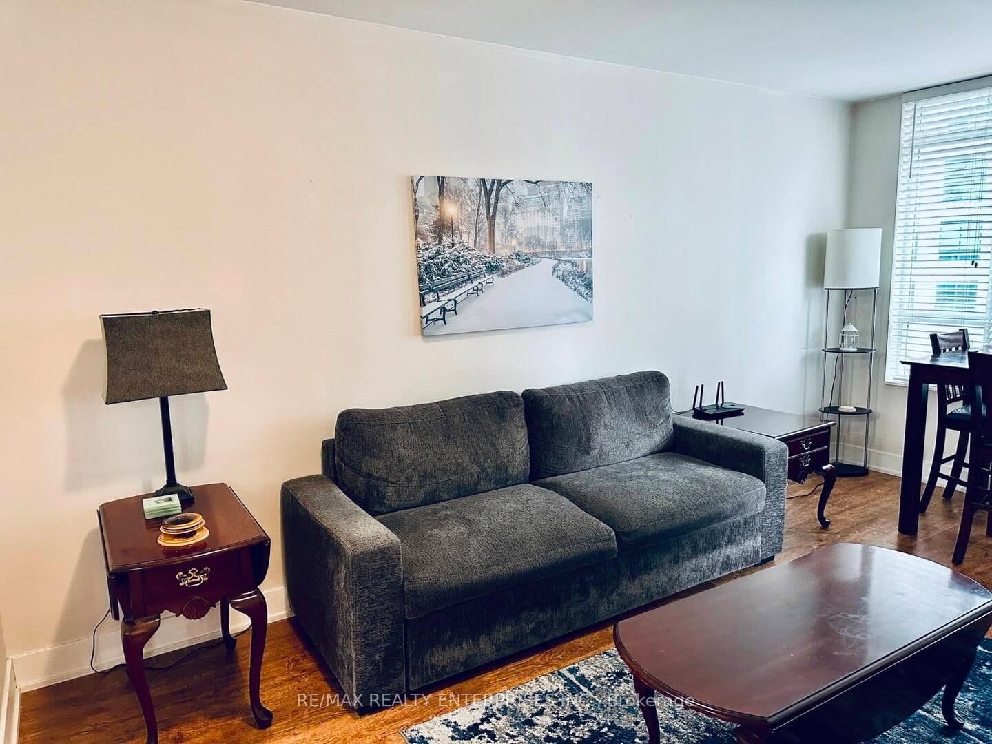 20 Blue Jays Way, Unit 909 thumbnail 7