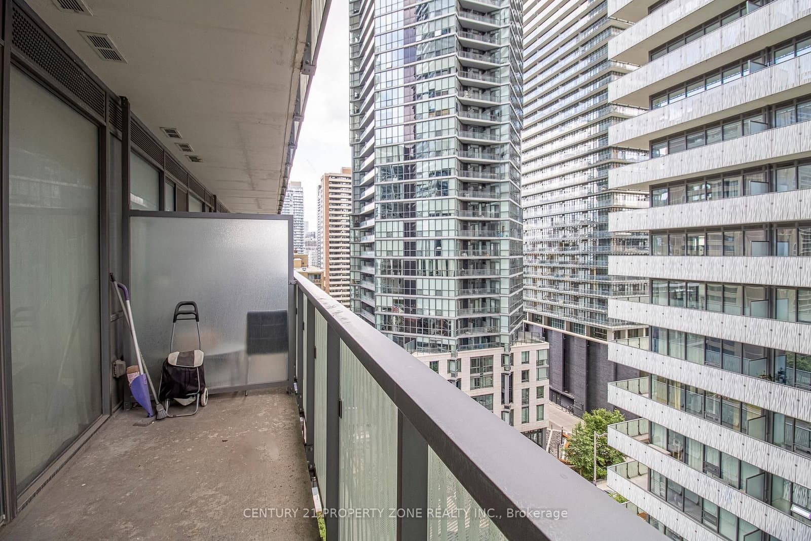 50 Charles Street E, Unit 1007 thumbnail 15