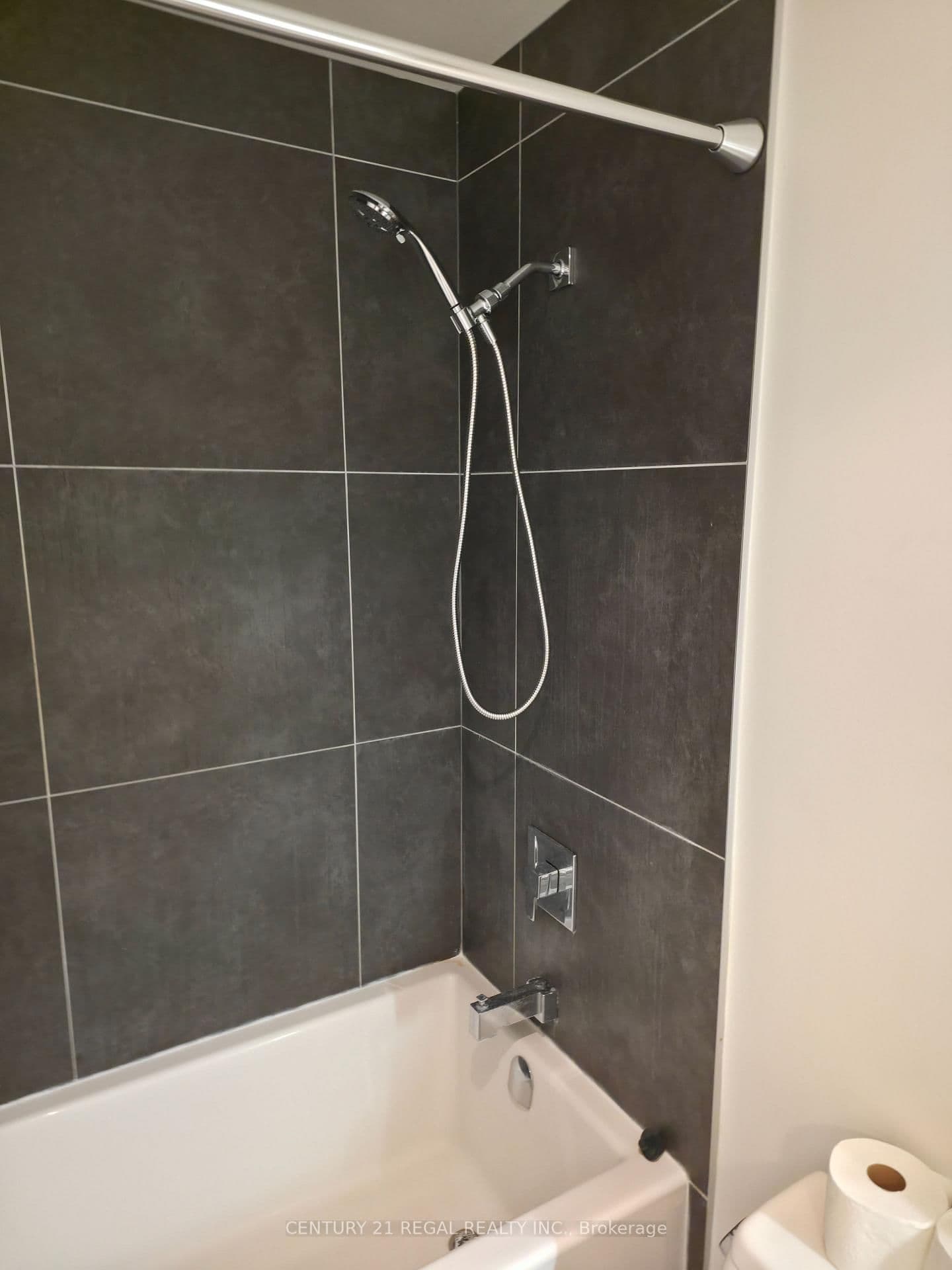 20 Minowan Miikan Lane, Unit 705 thumbnail 8