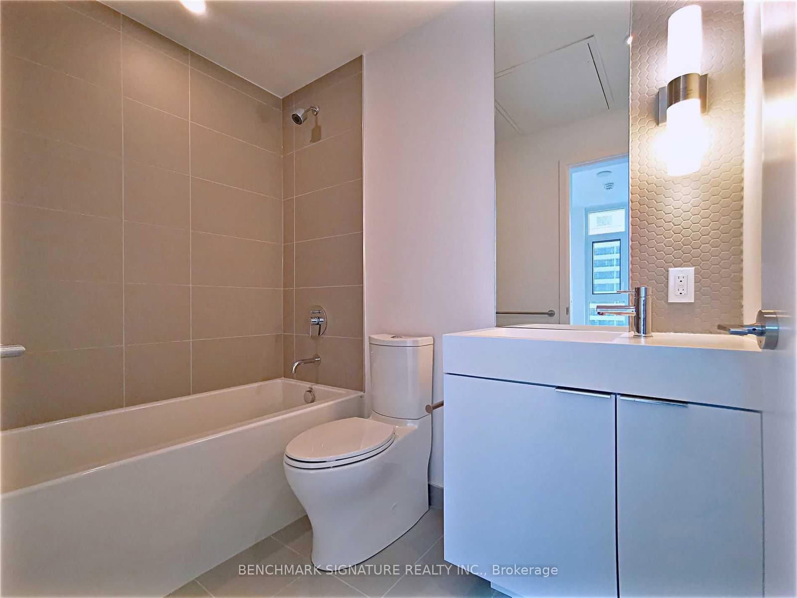 33 Helendale Avenue, Unit 603 thumbnail 8