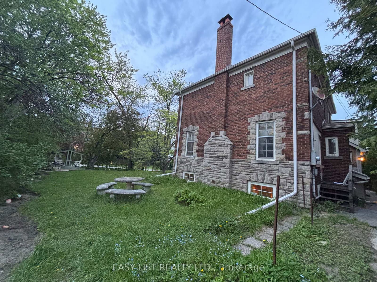 205 Ridley Boulevard thumbnail 8