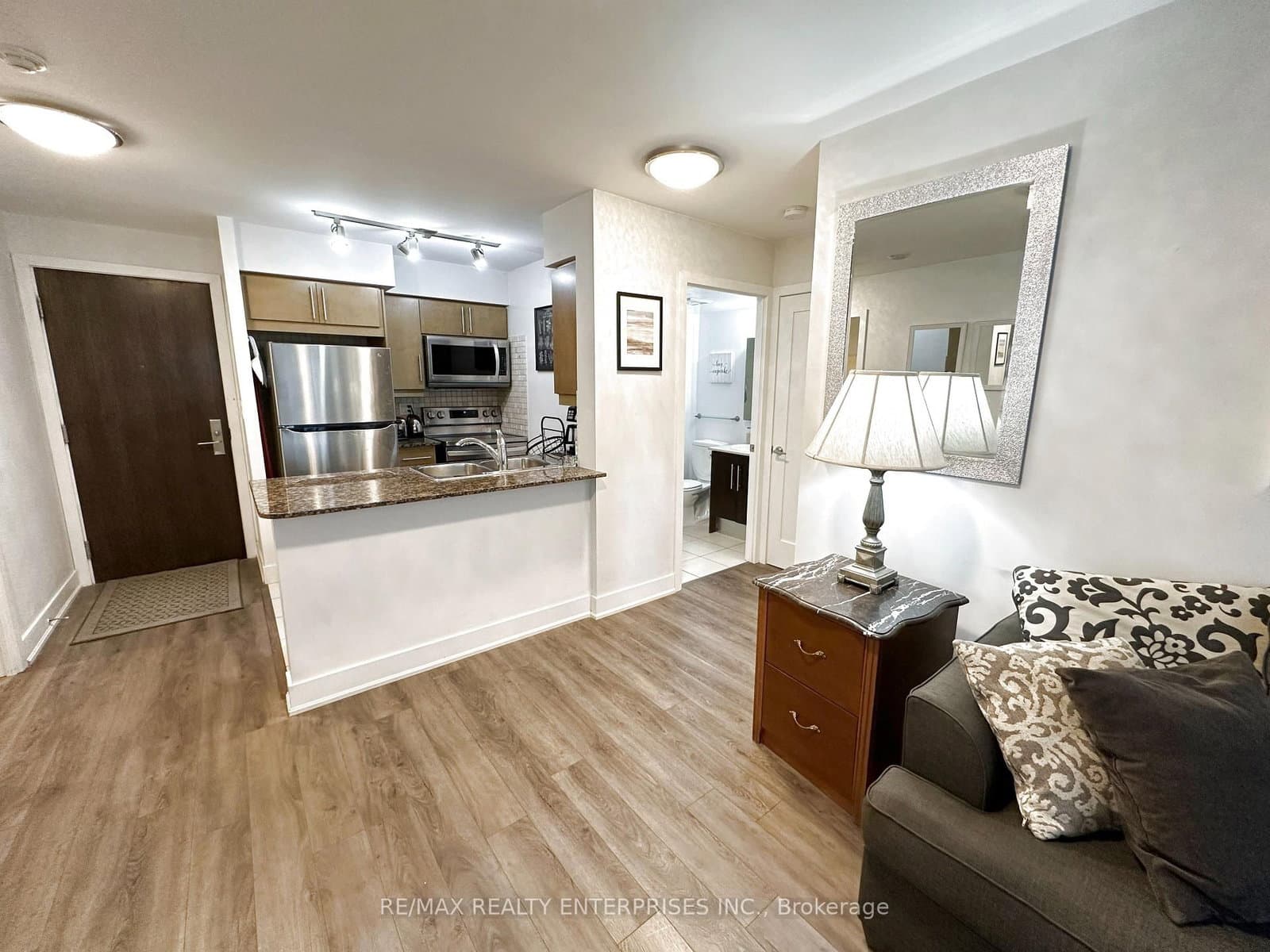 20 Blue Jays Way, Unit 517 thumbnail 17
