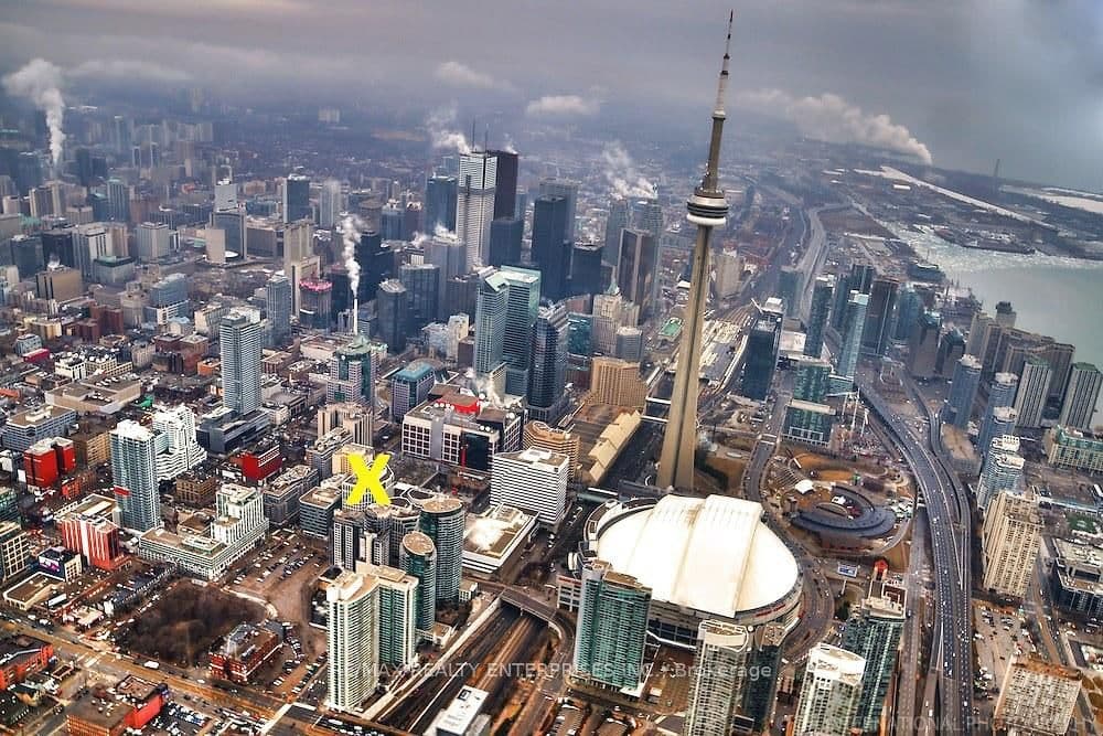 20 Blue Jays Way, Unit 517 thumbnail 3