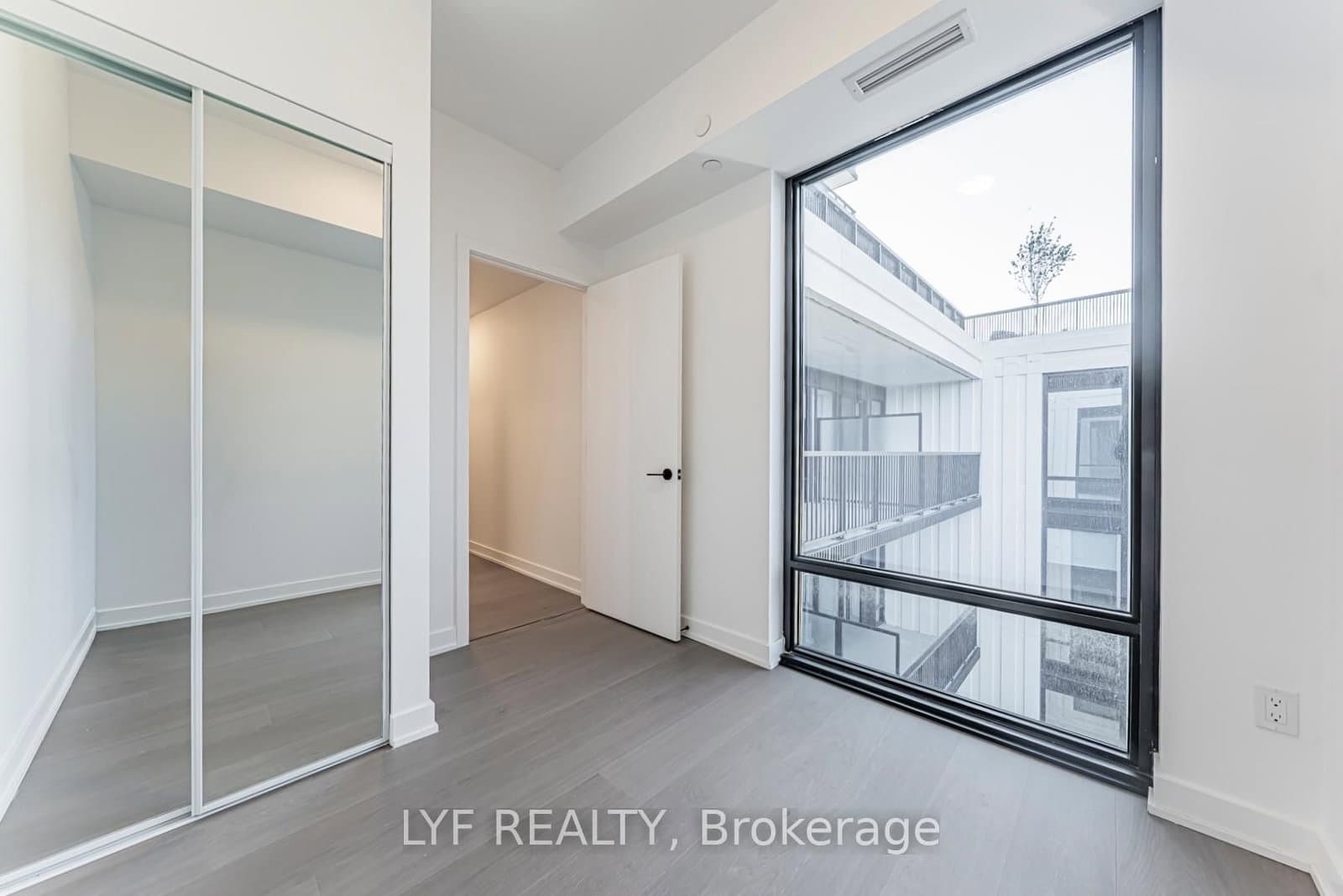 91 Montclair Avenue, Unit 826 thumbnail 16