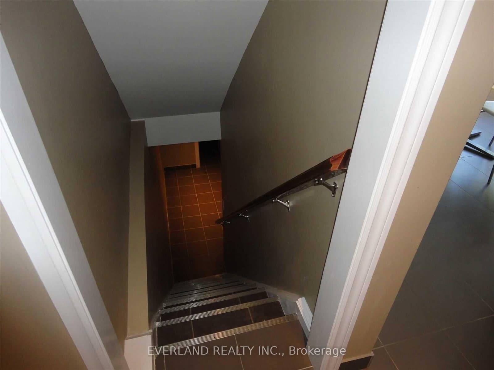 217 Bathurst Street thumbnail 10