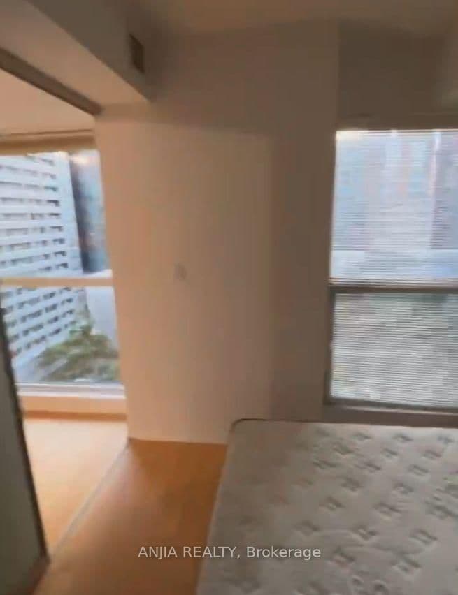 386 Yonge Street, Unit 817 thumbnail 10