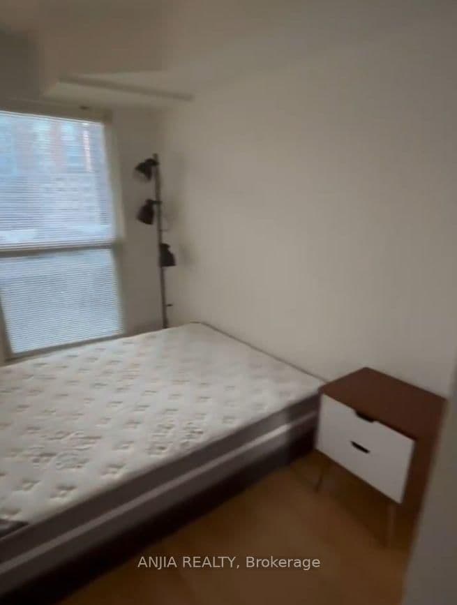 386 Yonge Street, Unit 817 thumbnail 13