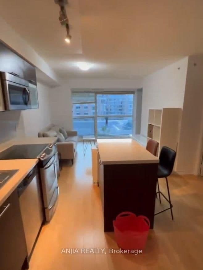 386 Yonge Street, Unit 817 thumbnail 5