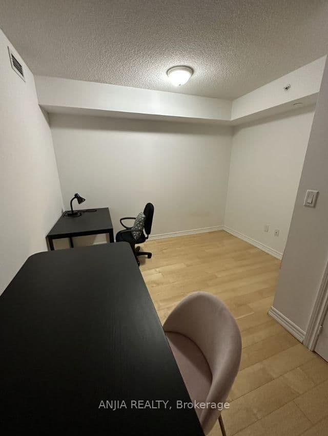 386 Yonge Street, Unit 817 thumbnail 6