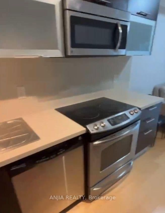 386 Yonge Street, Unit 817 thumbnail 7