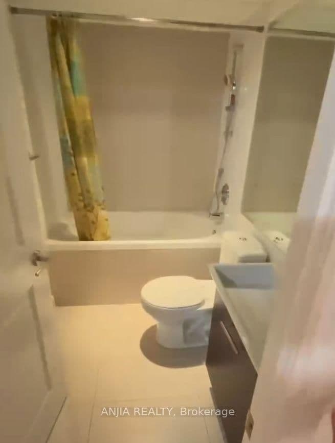 386 Yonge Street, Unit 817 thumbnail 9