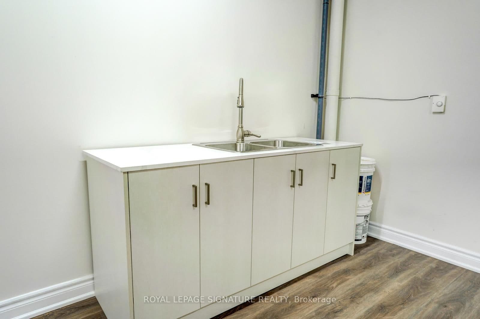 15 Wellesley Street W, Unit 223 thumbnail 6