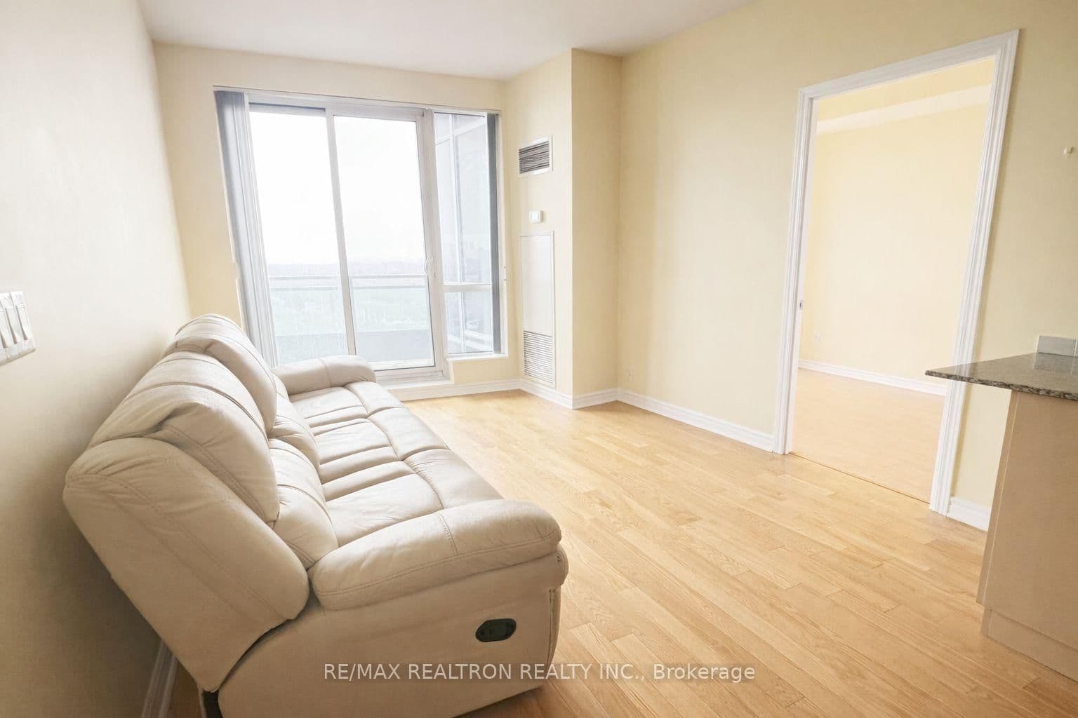 18 Holmes Avenue, Unit 1102 thumbnail 3