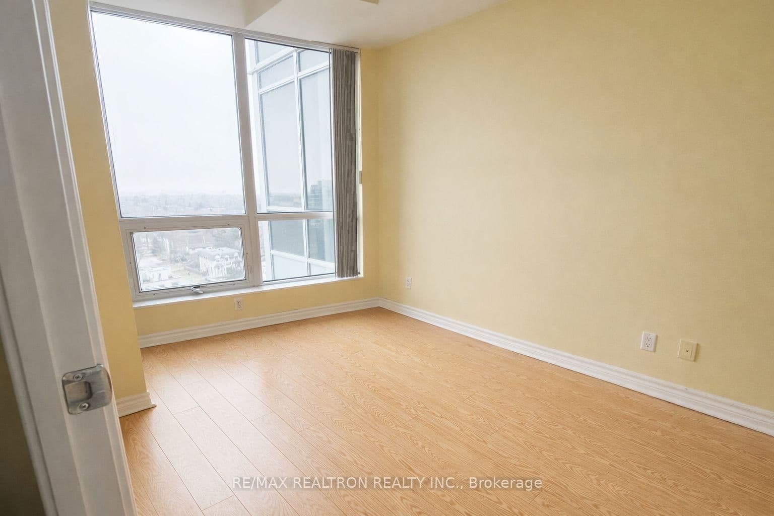 18 Holmes Avenue, Unit 1102 thumbnail 4
