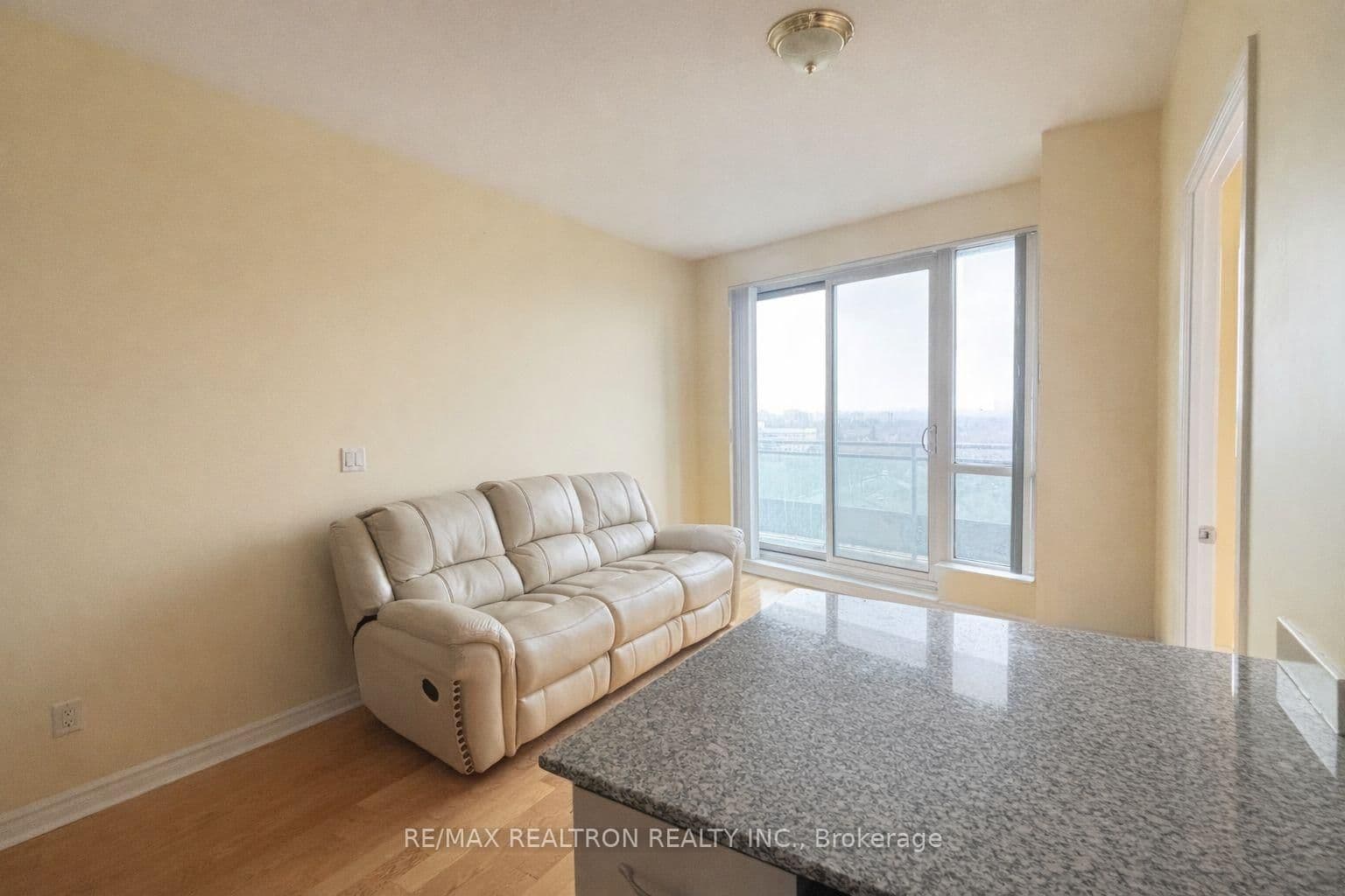 18 Holmes Avenue, Unit 1102 thumbnail 5