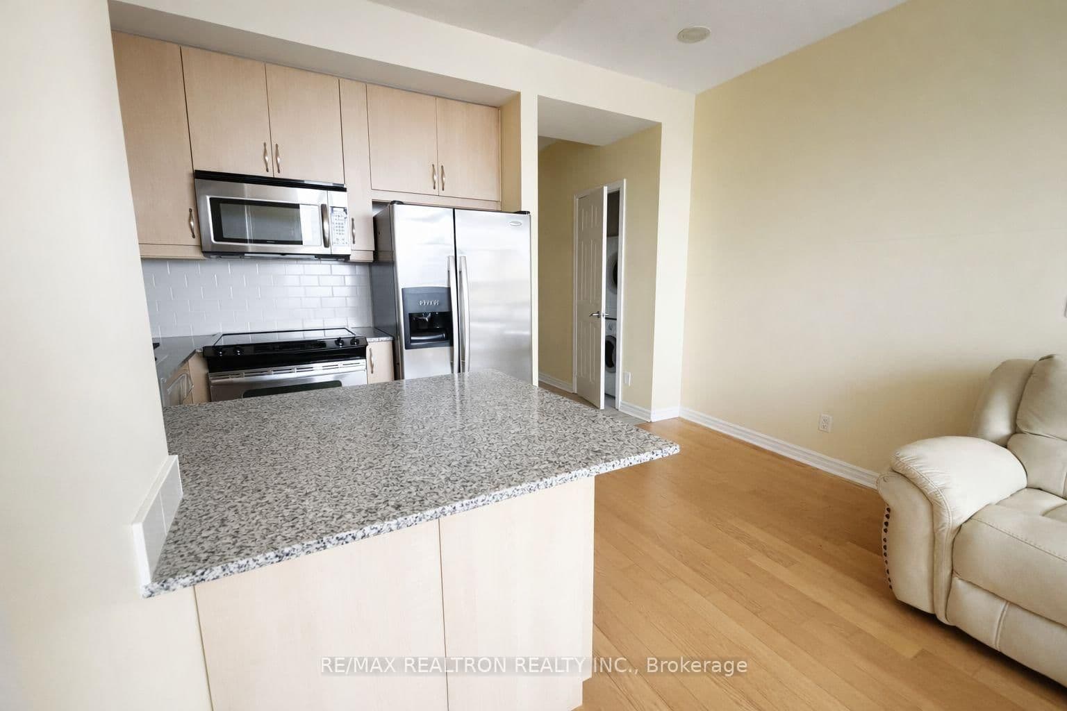 18 Holmes Avenue, Unit 1102 thumbnail 6