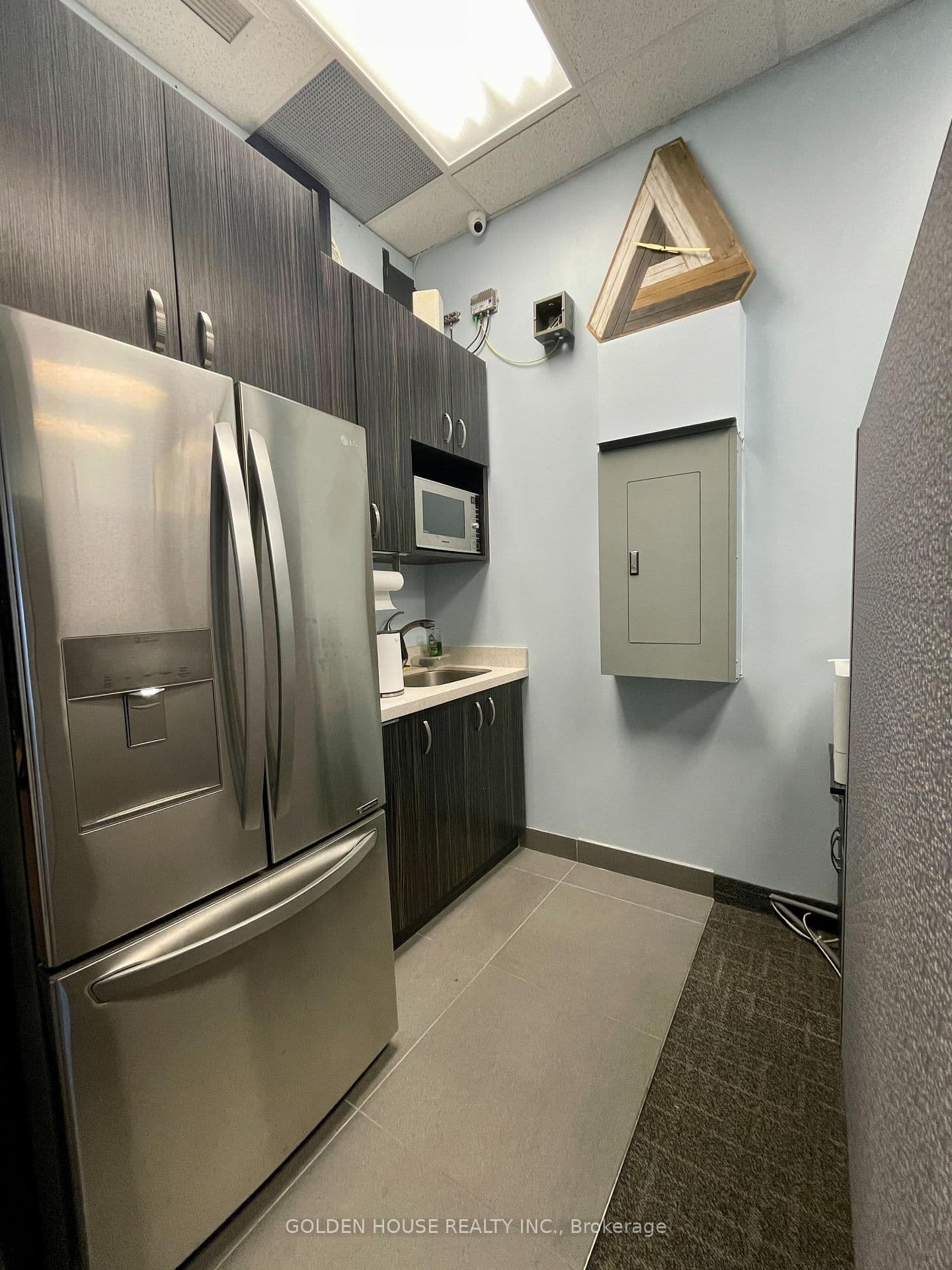 4789 Yonge Street, Unit 816 thumbnail 16